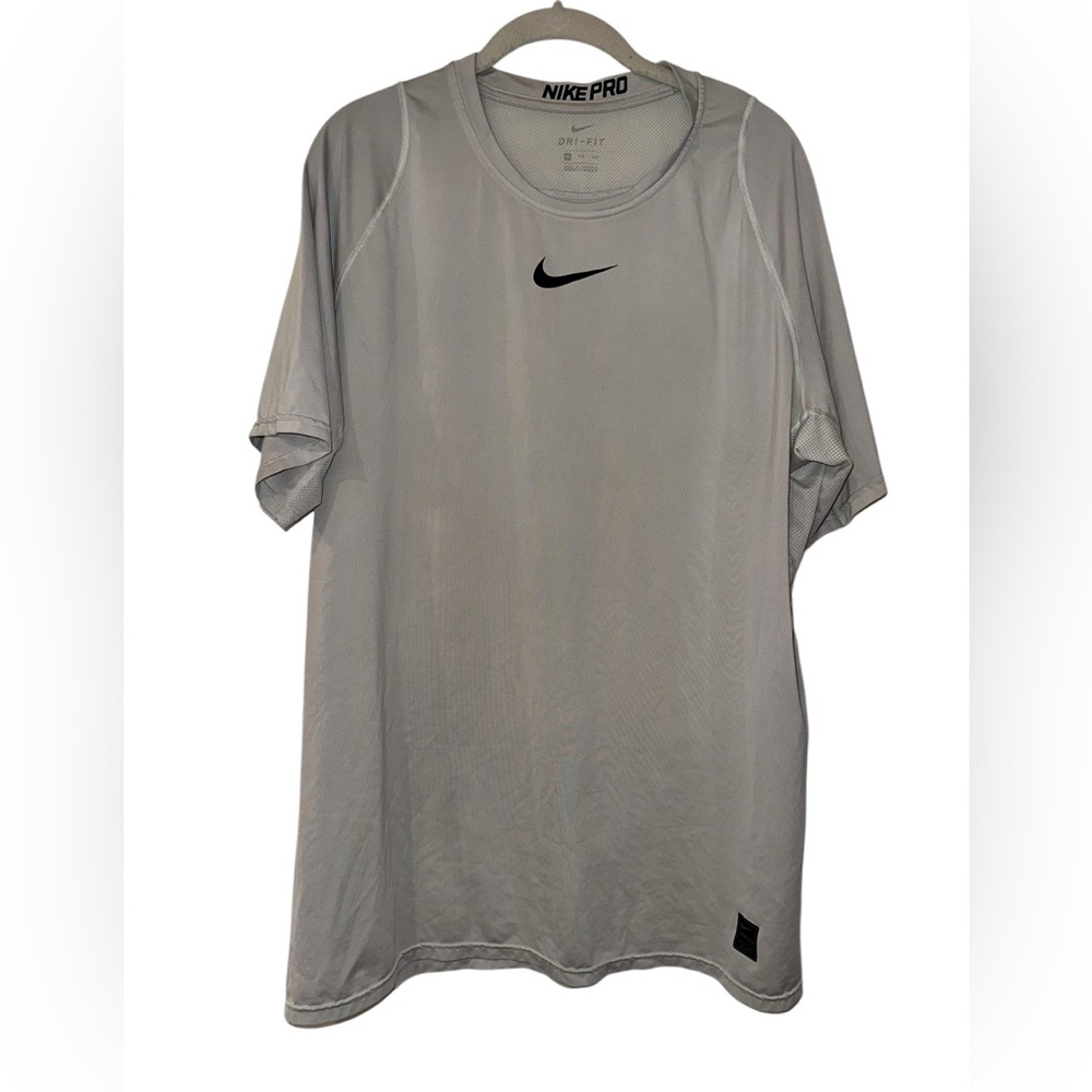 Nike Pro Men's Gray Center Swoosh Top